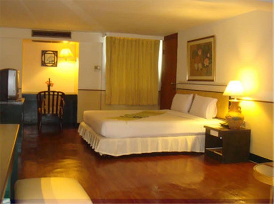 Sena Place Hotel Bangkok Exterior photo
